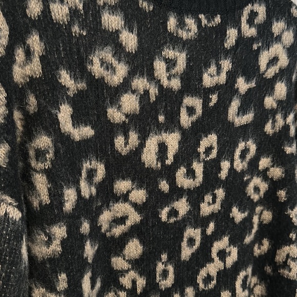 Leopard Animal Print Plus Size Sweater Bell Sleeves 2X XXL - Picture 6 of 7